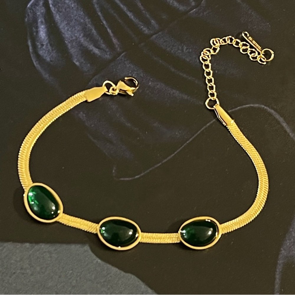 ✨18K Gold Plated Bracelet with Green Gem - Picture 2 of 3